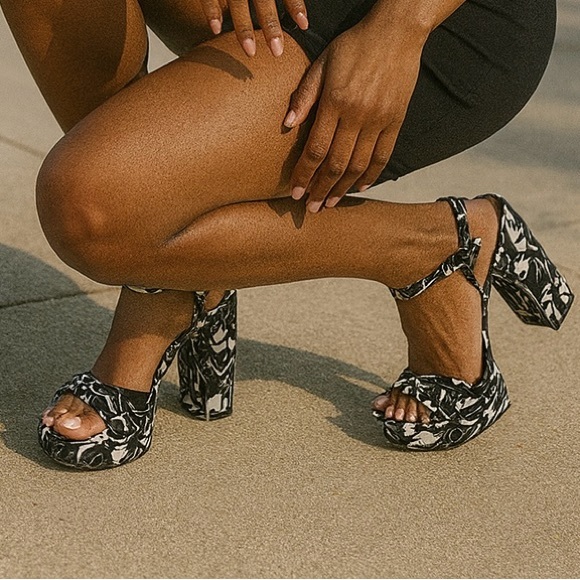 Kate Spade Black and White Patterned Heels - Picture 1 of 8